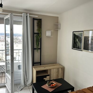 Appartement 4 pièces 1023 €