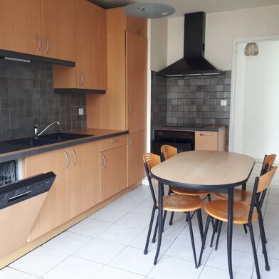 Appartement 3 pièces 854 €