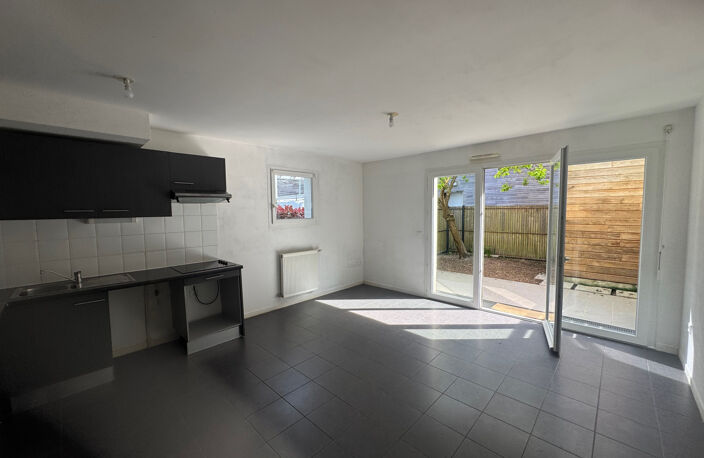 MAISON DE VILLE RECENTE - JARDIN - PARKING - EYSINES — photo 2