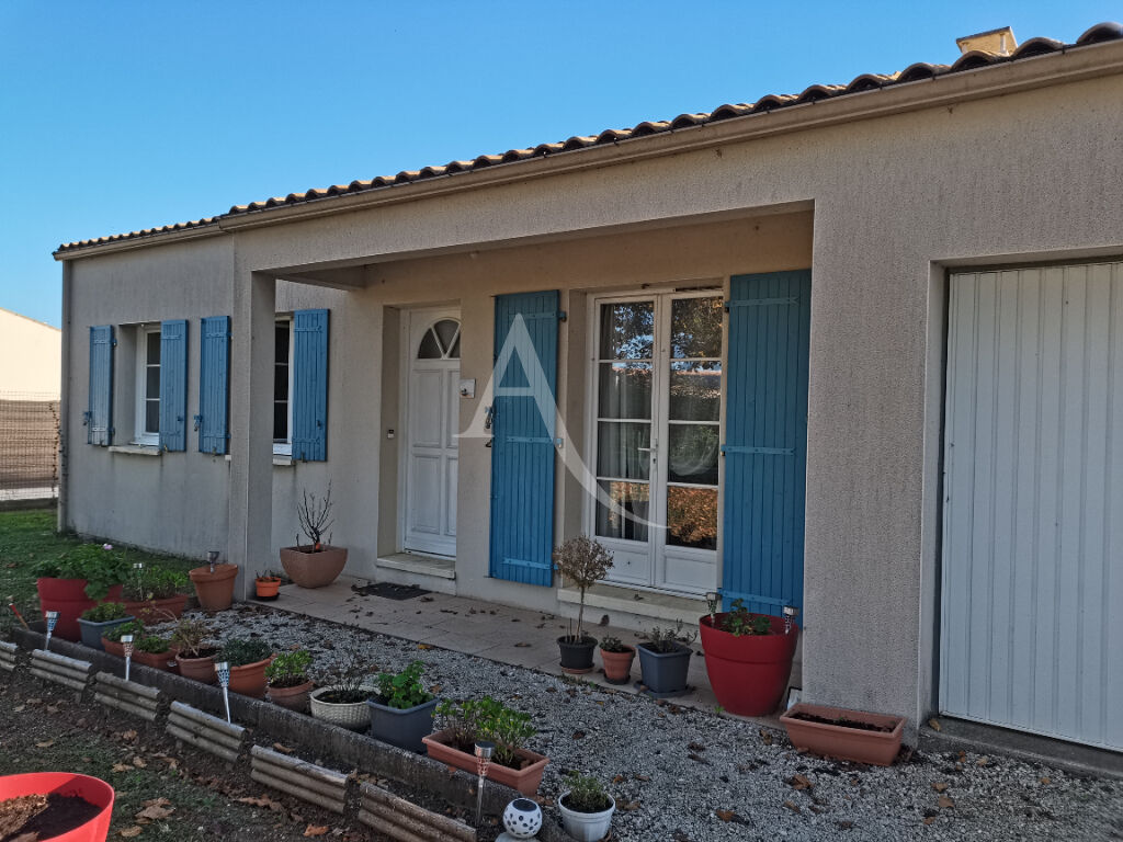 Villa / Maison  T5 à louer Saint-Hippolyte 17430