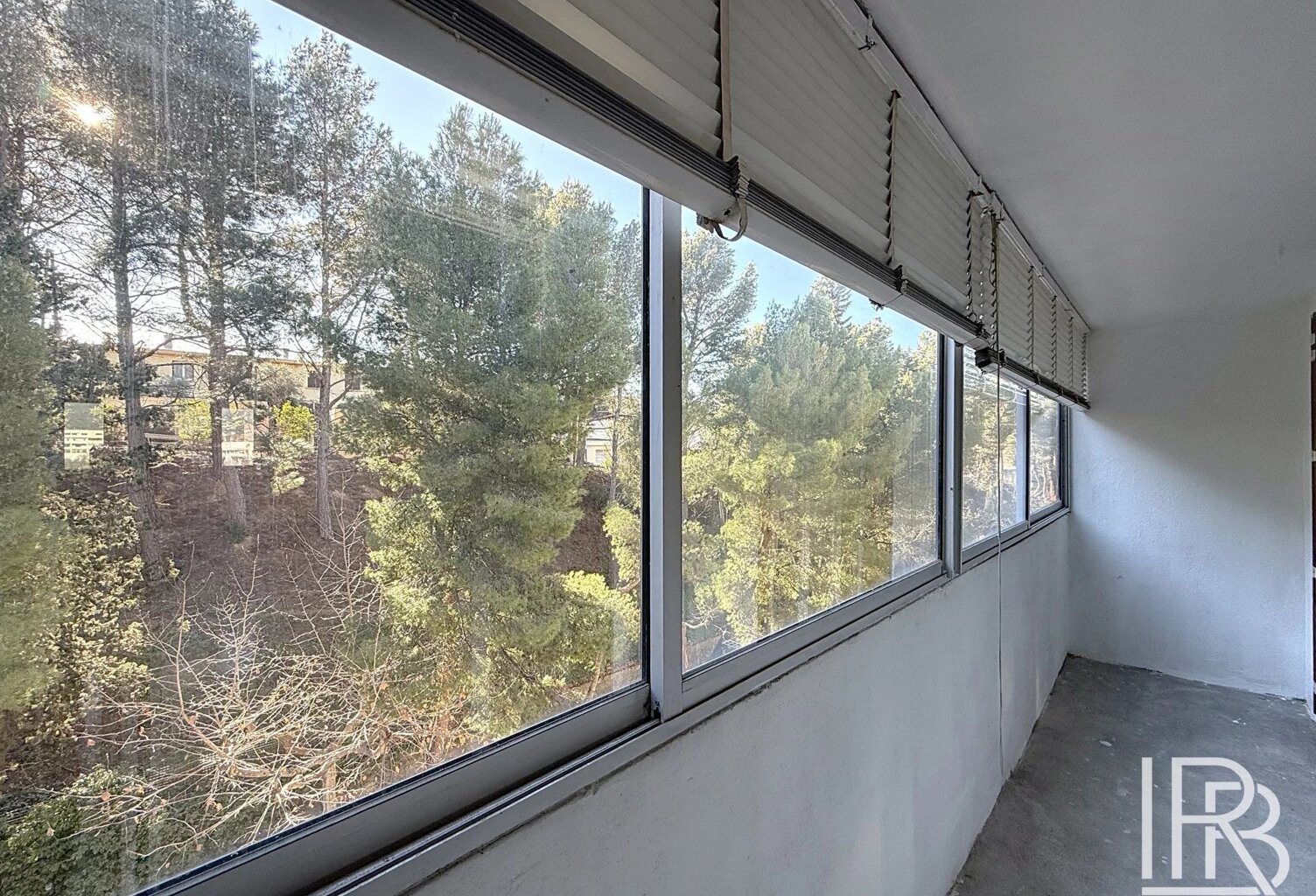 T4 * PARC DES VIEUX CYPRES * TRAVERSANT — photo 1