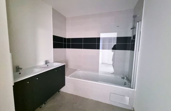 APPARTEMENTS NEUFS T3 ET T4 PINS-JUSTARET — photo 4
