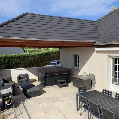 Maison 6 pièces 1600 €