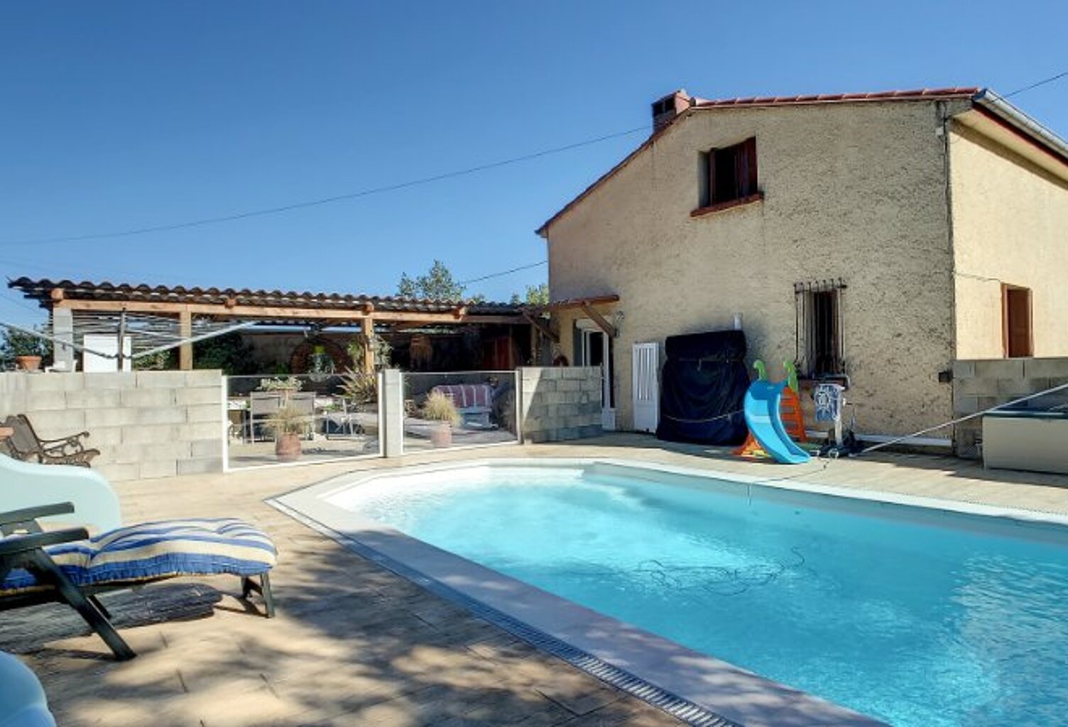 MAS avec gite et piscine — photo 1