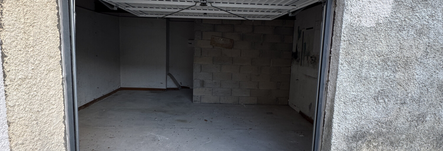 Garage  22 m² à louer à Vergèze (30310)