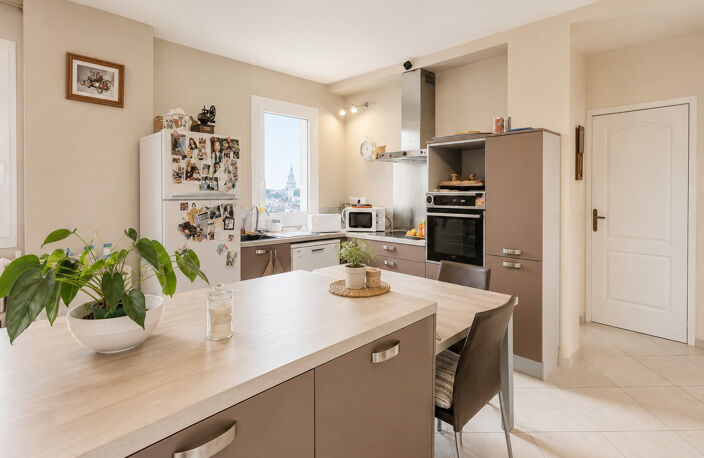 01000 BOURG-EN-BRESSE   Appartement rénové avec vue panorami — photo 3