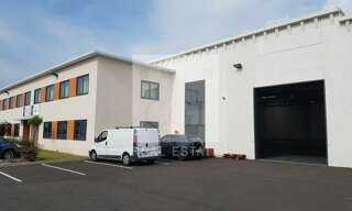 Commerce  922 m² à louer à Meyzieu (69330)