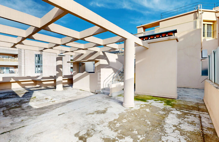 NICE - TZAREWITCH : VASTE 6 PIÈCES EN DERNIER ÉTAGE TRAVERSANT AVEC TERRASSES ET BALCONS — photo 2