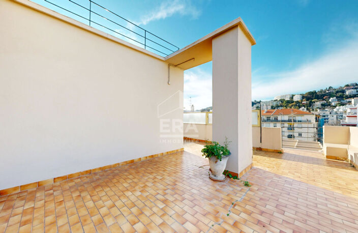 NICE - TZAREWITCH : VASTE 6 PIÈCES EN DERNIER ÉTAGE TRAVERSANT AVEC TERRASSES ET BALCONS — photo 4