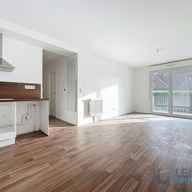 Appartement 3 pièces 740 €