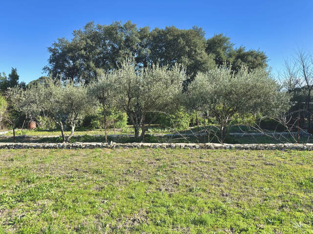 TERRAIN A BATIR 722M2 VIABILISE — photo du bien