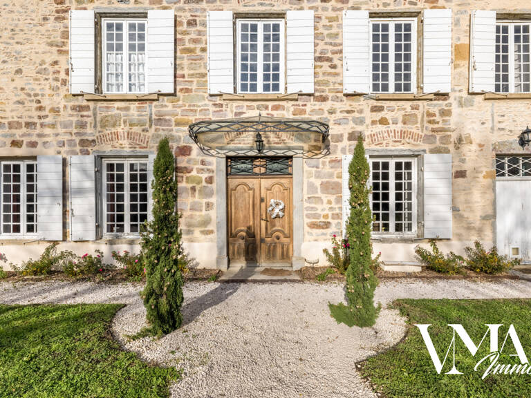 Bâtisse de 500m2 au coeur du village de Chasselay — photo 1