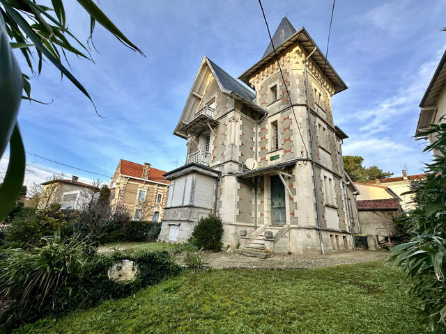 PARC DE ROYAN PROPRIÉTÉ DE CHARME À QUELQUES PAS DE LA PLAGE — photo du bien