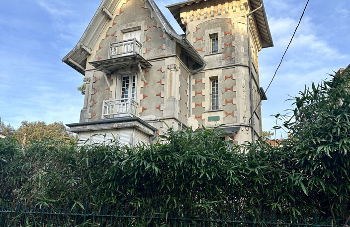 PARC DE ROYAN PROPRIÉTÉ DE CHARME À QUELQUES PAS DE LA PLAGE — photo 2