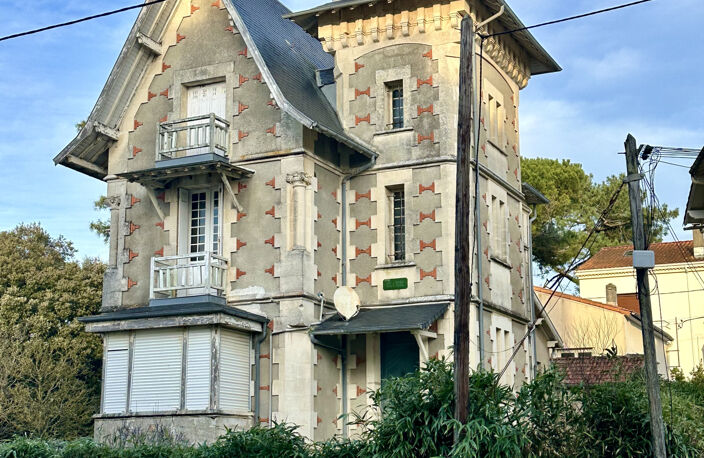 PARC DE ROYAN PROPRIÉTÉ DE CHARME À QUELQUES PAS DE LA PLAGE — photo 5