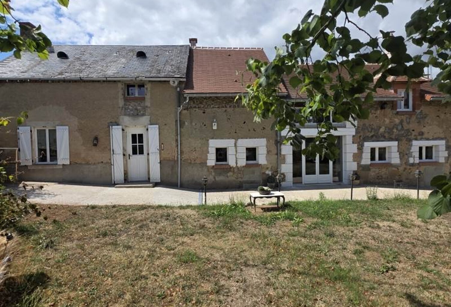 Maison en pierre de 8 pièces principales — photo 1