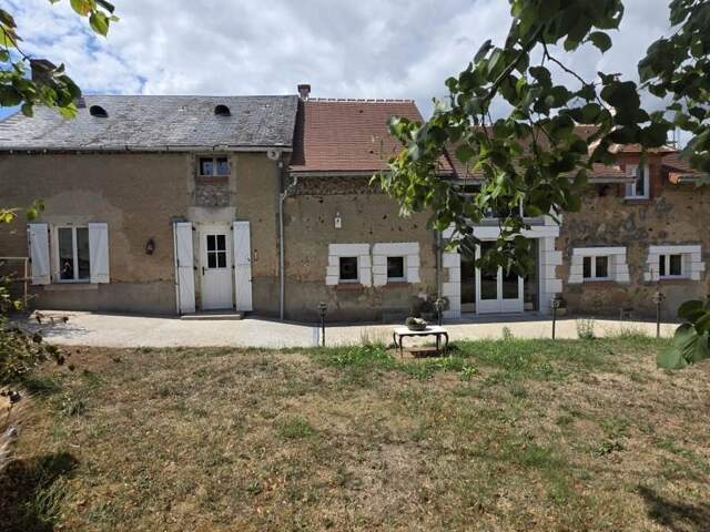 Maison en pierre de 8 pièces principales — photo du bien
