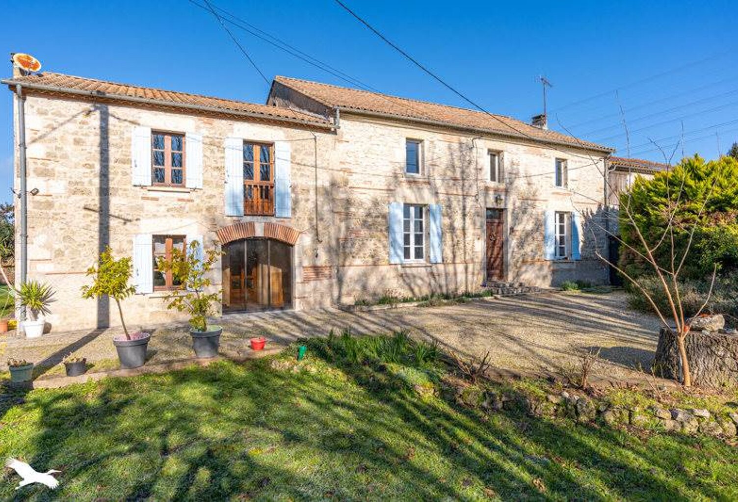 Maison en pierre de 7 pièces principales — photo 1