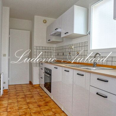 Appartement 4 pièces 235000 €