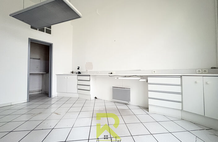 Local de 26.76m2 avec 2 pièces. — photo 2