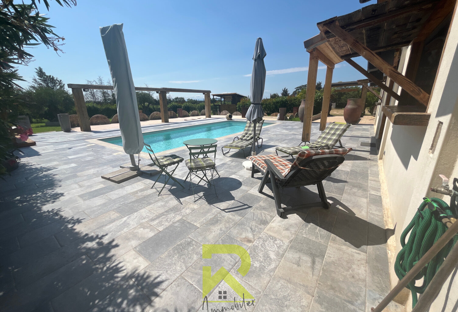 Dans domaine, — photo 1
