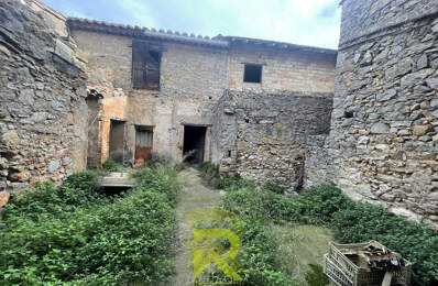 Bâtiment en pierre de 120 m2 avec jardin de 102 m2 — photo du bien