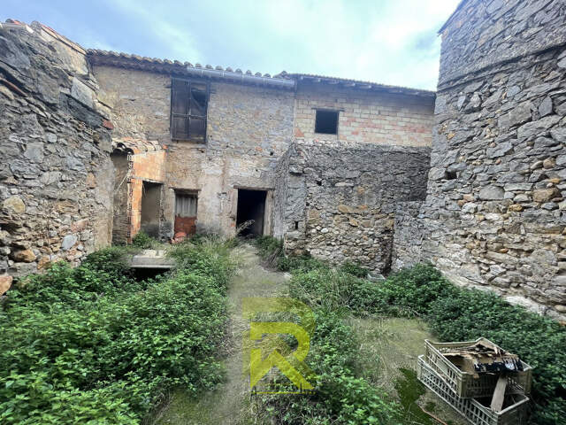 Bâtiment en pierre de 120 m2 avec jardin de 102 m2 — photo du bien