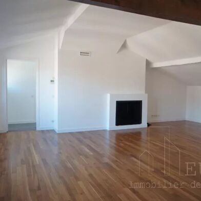 Appartement 5 pièces 2390 €