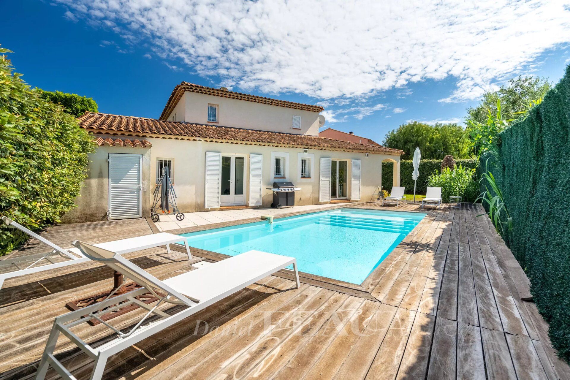 Villa / Maison  T6 à vendre Saint-Cyr-sur-Mer 83270