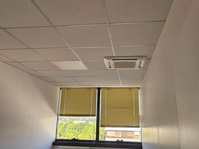 Bureau de 12 m2 à louer à Cergy Préfecture — photo du bien