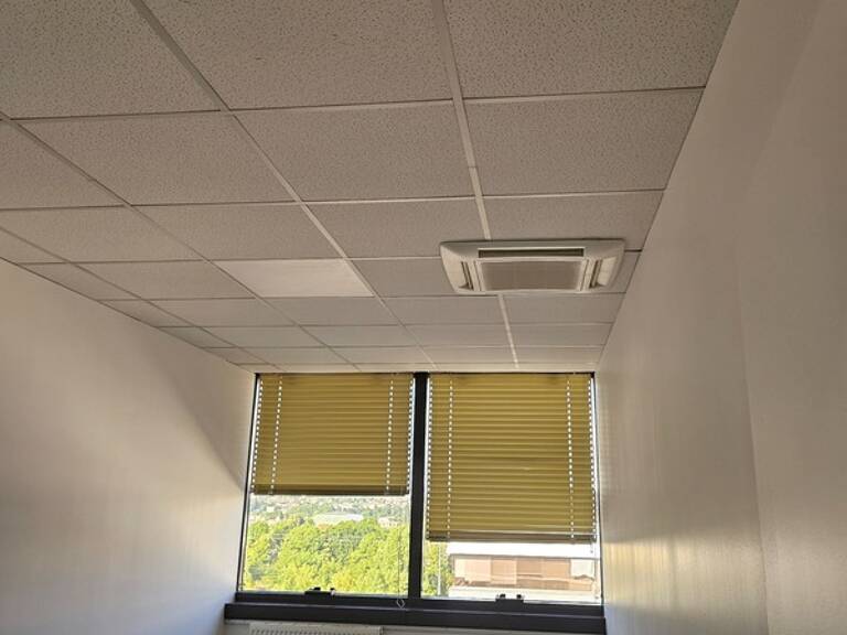 Bureau de 12 m2 à louer à Cergy Préfecture — photo 1