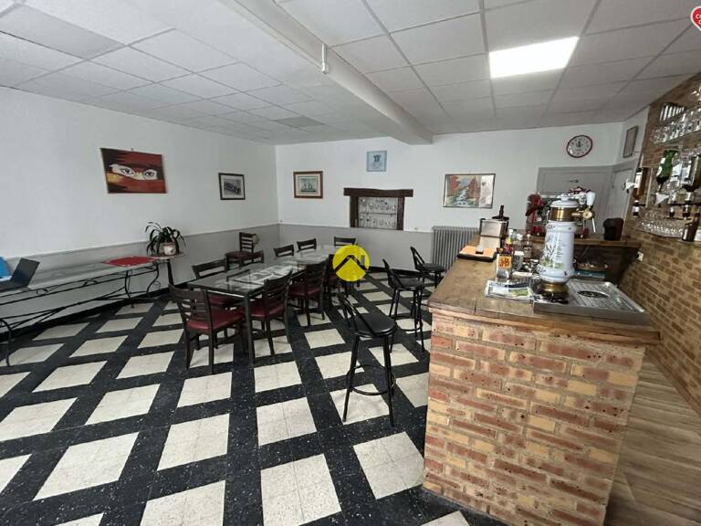 Maison + BAR (licence IV) + Parking — photo 1