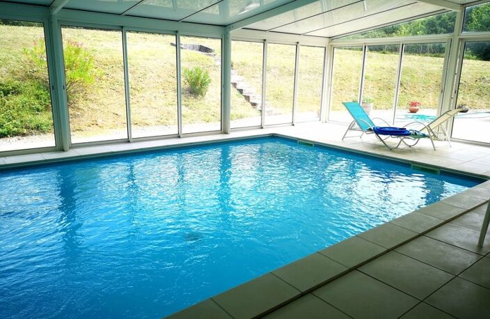 Dpt Gironde (33), à vendre à CROIGNON PROCHE DE BORDEAUX maison P9 de 263 m² - Terrain de 5830,00 m² — photo 2