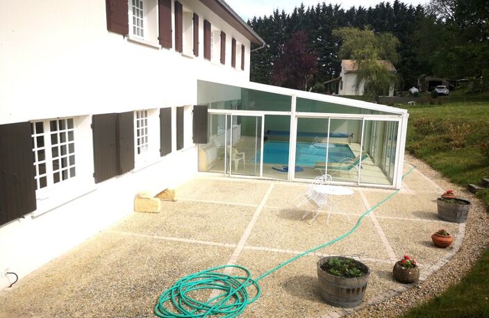 Dpt Gironde (33), à vendre à CROIGNON PROCHE DE BORDEAUX maison P9 de 263 m² - Terrain de 5830,00 m² — photo 4