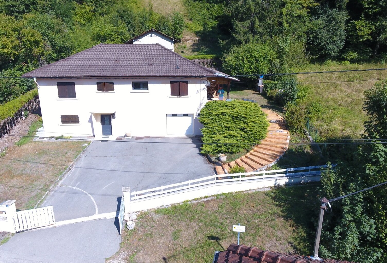 Maison à vendre 5 pièces de 135 m² sur terrain de 723 m² SAINT RAMBERT EN BUGEY (01) — photo 1