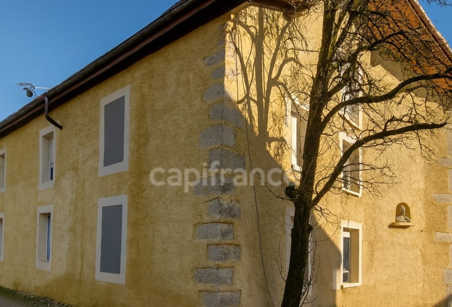 Ancienne ferme réhabilitée – 4 appartements T4 en triplex – Crozet — photo 1