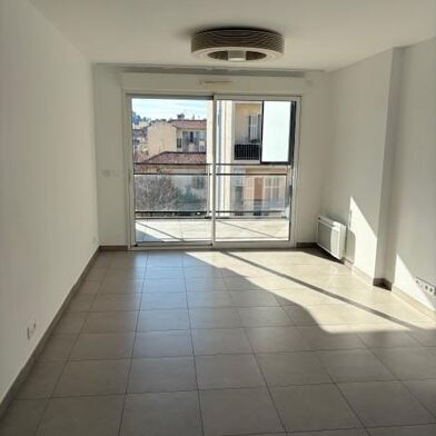 Appartement 1 pièces 596 €