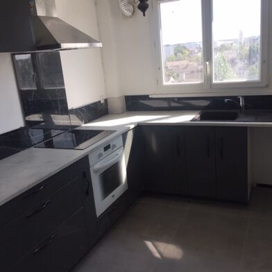 Appartement 4 pièces 860 €