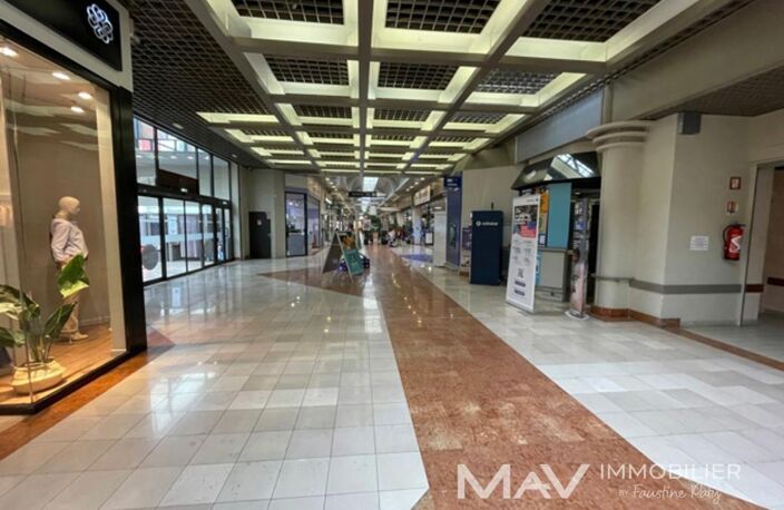 AIRE-SUR-LA-LYS - LOCAL COMMERCIAL - CENTRE COMMERCIAL DU VAL DE LYS — photo 4