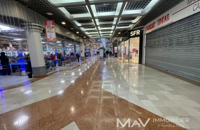 AIRE-SUR-LA-LYS - GALERIE MARCHANDE - EMPLACEMENT POUR KIOSQUE — photo 2