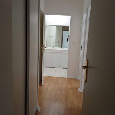 Appartement 3 pièces 1010 €