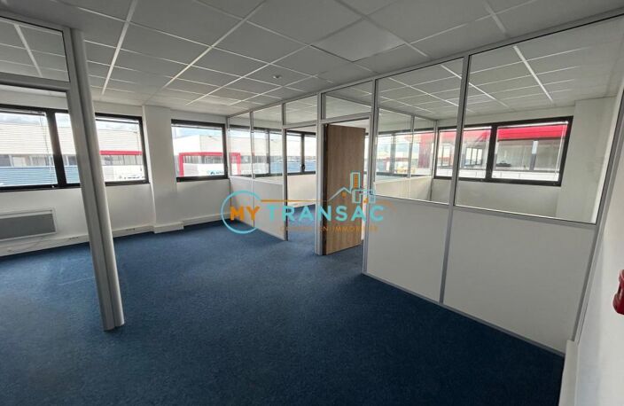 A LOUER - My Transac vous propose un local mixte d'activité et bureaux à Chanteloup en Brie 77 — photo 4