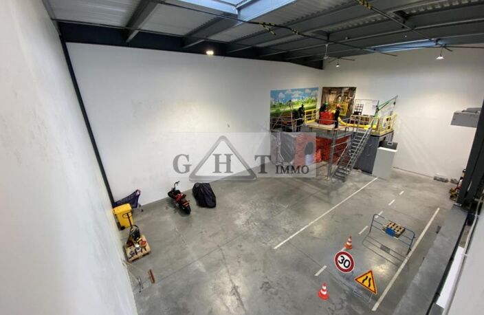 A LOUER ENTREPOT BUREAU VILLENEUVE LA GARENNE — photo 2