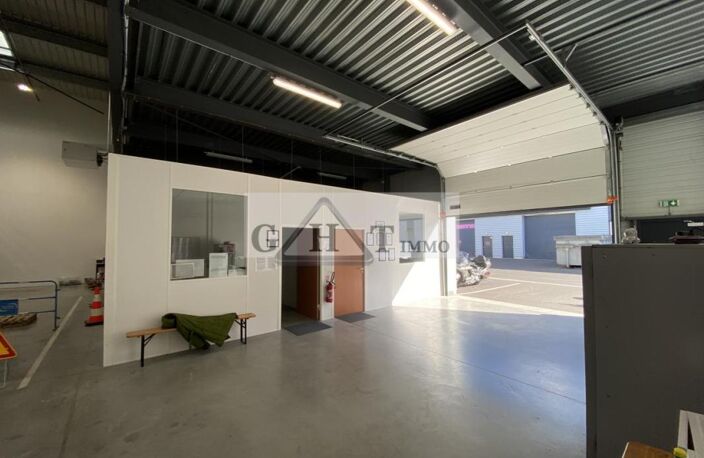 A LOUER ENTREPOT BUREAU VILLENEUVE LA GARENNE — photo 4