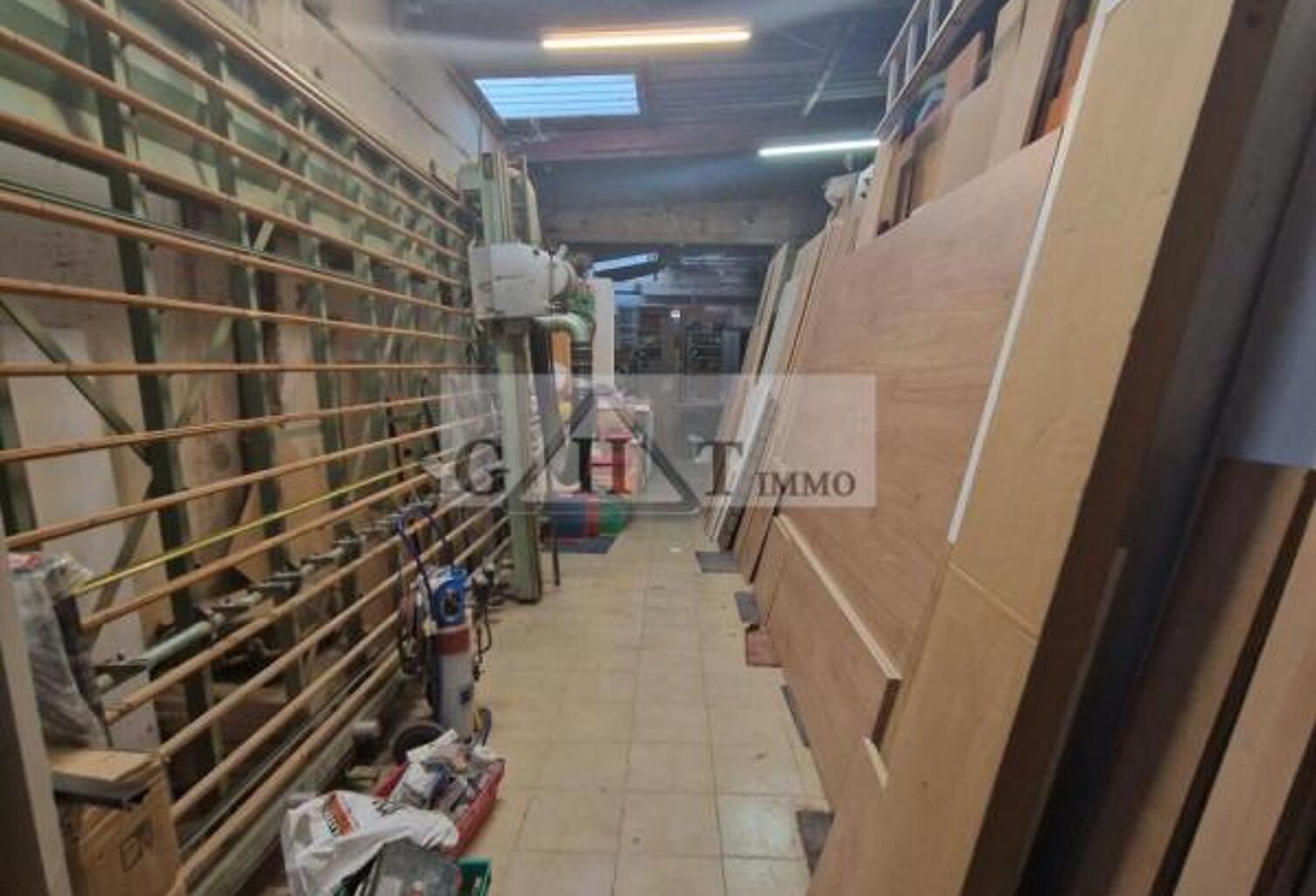 A VENDRE 130 M² ENTREPOT A DRANCY — photo 1