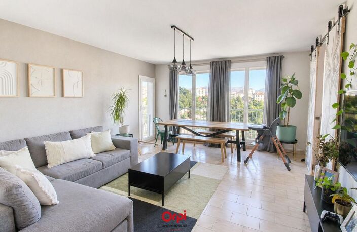 Appartement / T4 / 80M2 / Balcons/ Place privée/ Vue dégagée / Saint Loup / 13010 / ORPI — photo 2