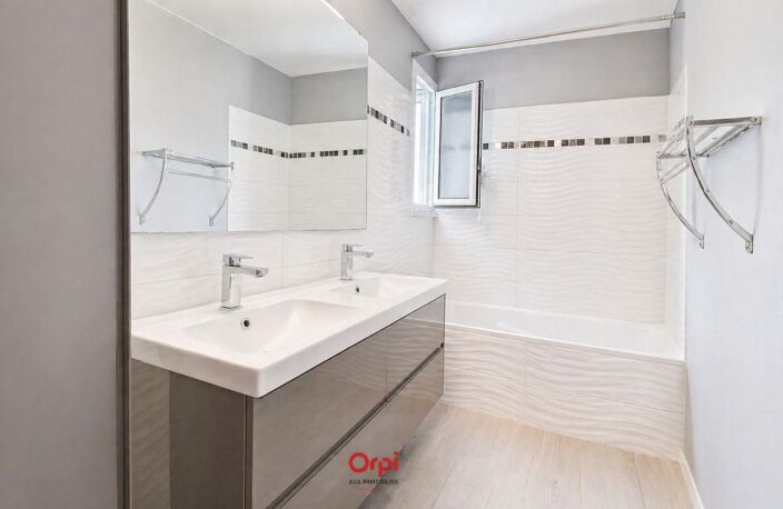 Appartement / T4 / 80M2 / Balcons/ Place privée/ Vue dégagée / Saint Loup / 13010 / ORPI — photo 5
