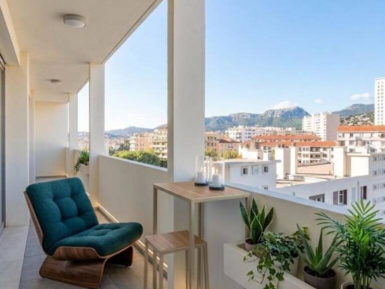 Valoriser progressivement votre patrimoine ! À VENDRE Appartement T4, étage élevé avec balcon, 3 chambres, cave, tout à pied à TOULON (Gare, Claret, Centre) — photo 1