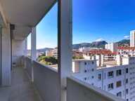 Valoriser progressivement votre patrimoine ! À VENDRE Appartement T4, étage élevé avec balcon, 3 chambres, cave, tout à pied à TOULON (Gare, Claret, Centre) — photo 2