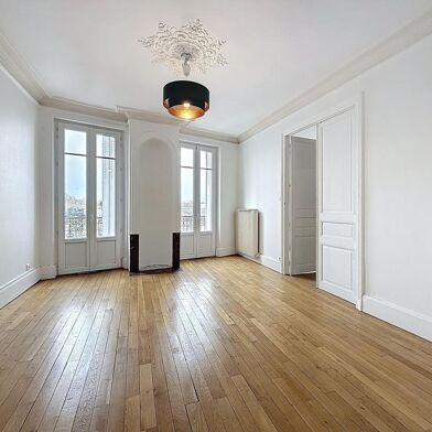 Appartement 3 pièces 860 €